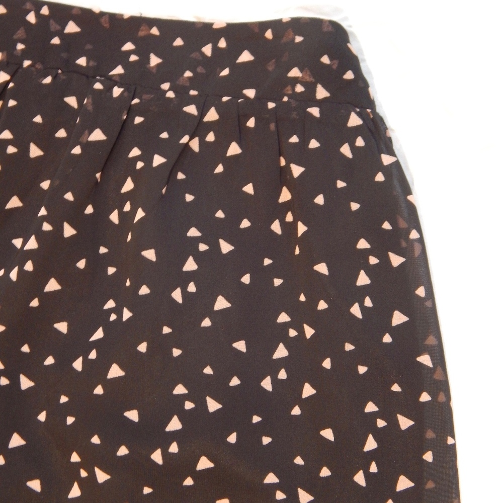 Triangle Pattern Skirt - Picture 3 of 5